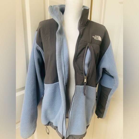 Women’s Long Sleeve Blue & Gray Fleece North Face Zip Front Jacket & Pockets. - Picture 6 of 9